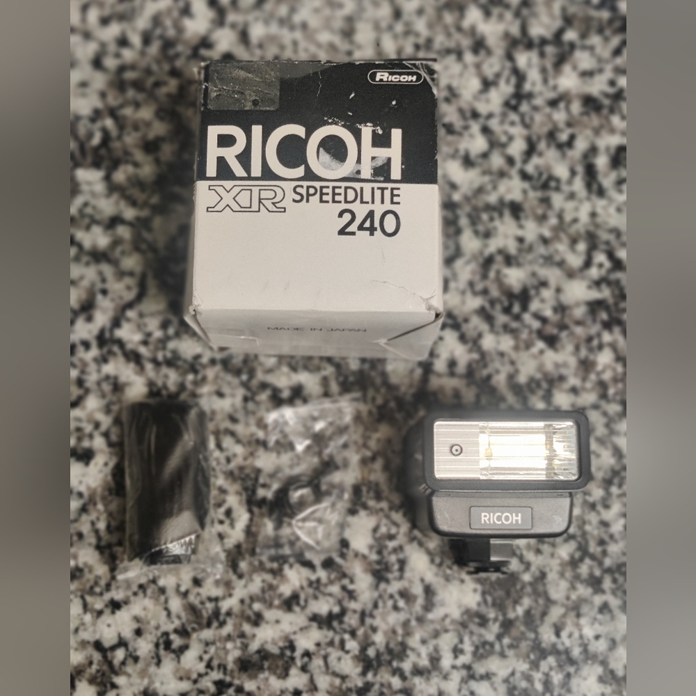 Ricoh XR Speedlite 240 Flash – Tested & Working – Case Included
